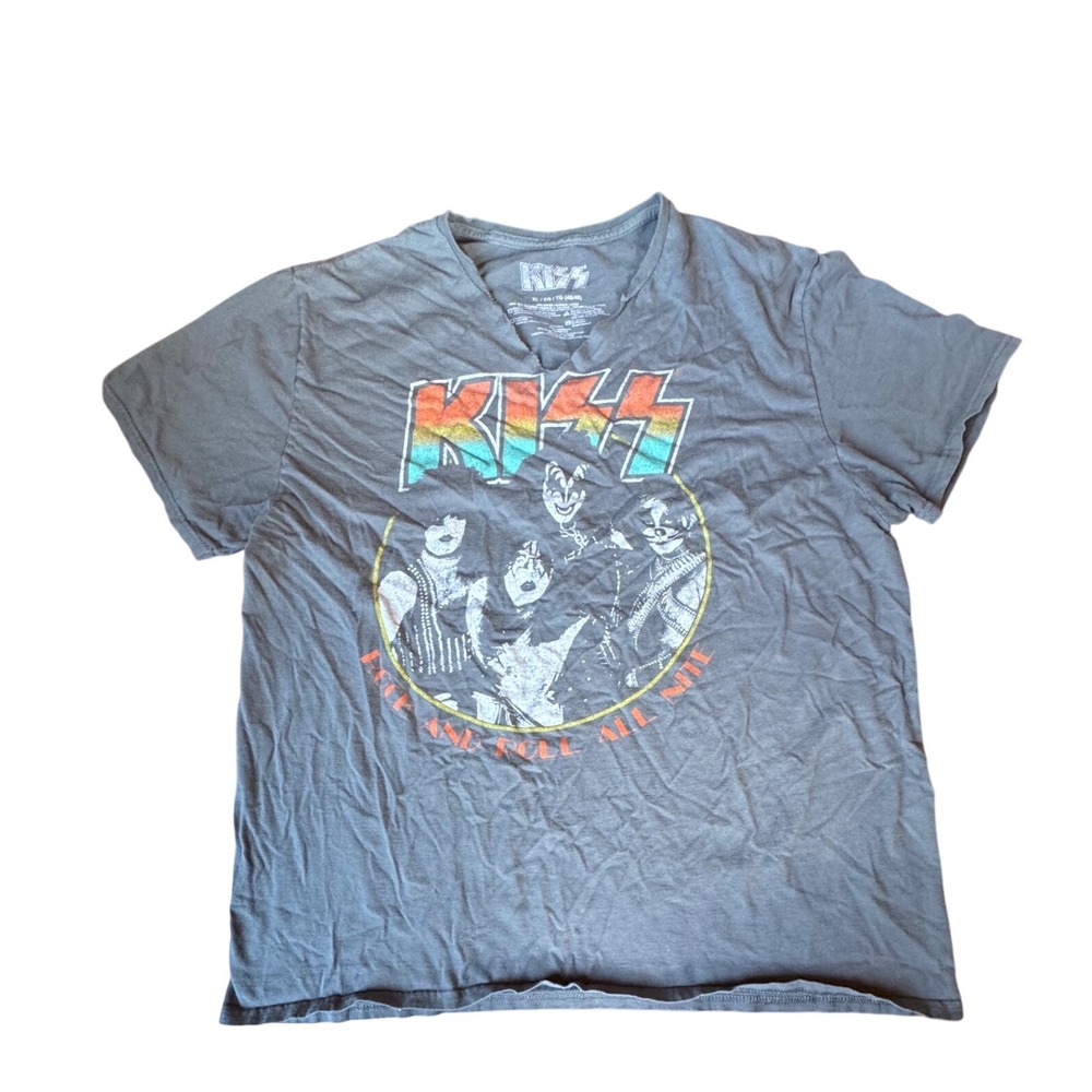 Kiss Gray Short Sleeve Graphic Tee with Multicolor Logo